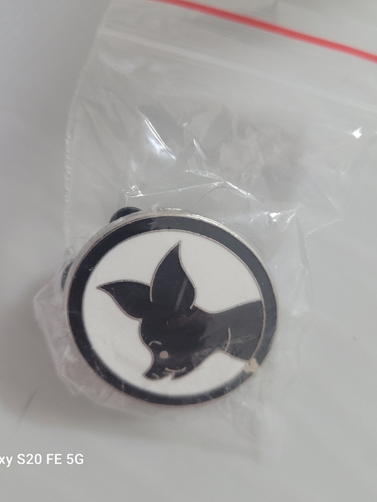 Disney Accessories - Authentic 2009 Piglet Silouette Trading Pin